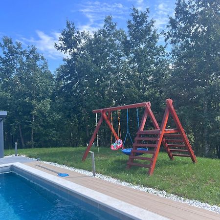 Vila Prisunca Jacuzzi & Swimming Pool بازين المظهر الخارجي الصورة