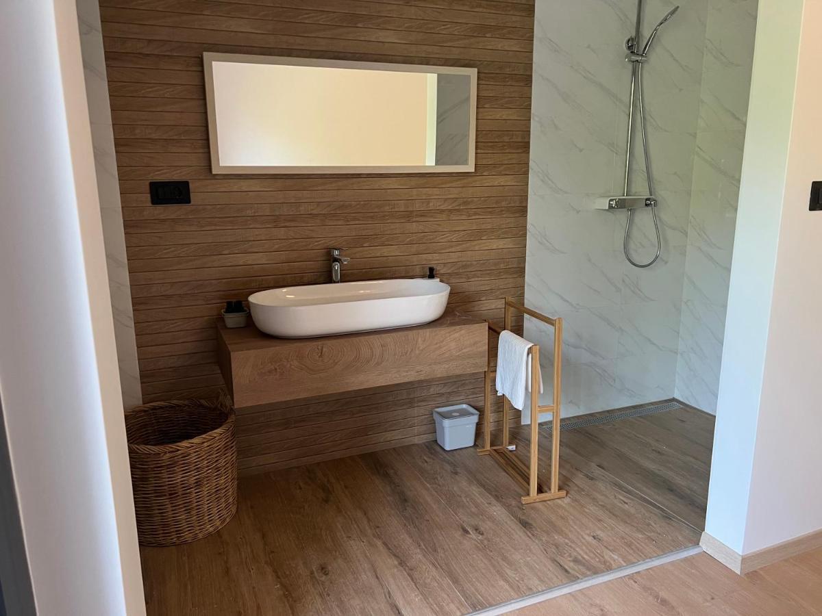 Vila Prisunca Jacuzzi & Swimming Pool بازين المظهر الخارجي الصورة