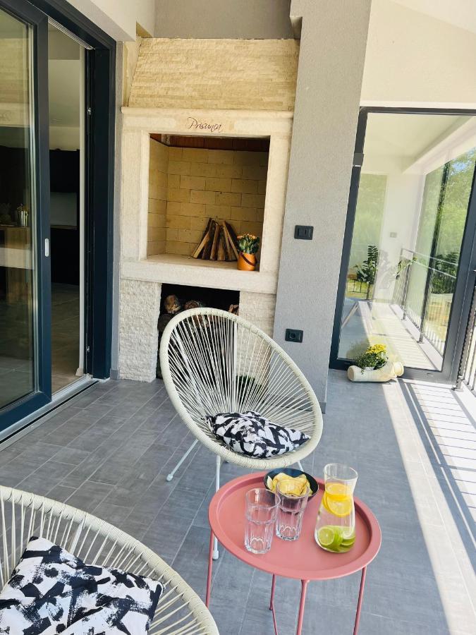 Vila Prisunca Jacuzzi & Swimming Pool بازين المظهر الخارجي الصورة