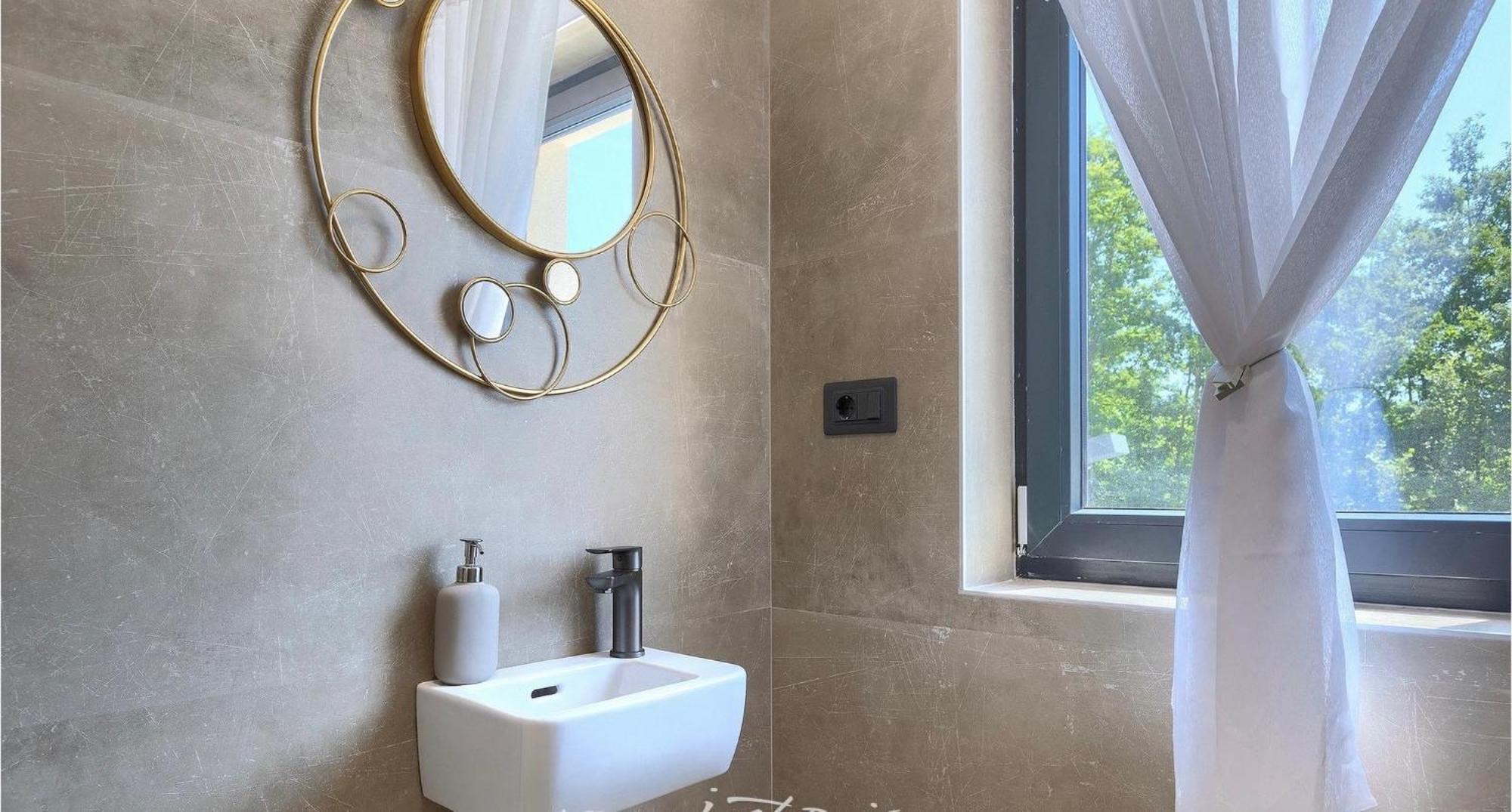 Vila Prisunca Jacuzzi & Swimming Pool بازين المظهر الخارجي الصورة