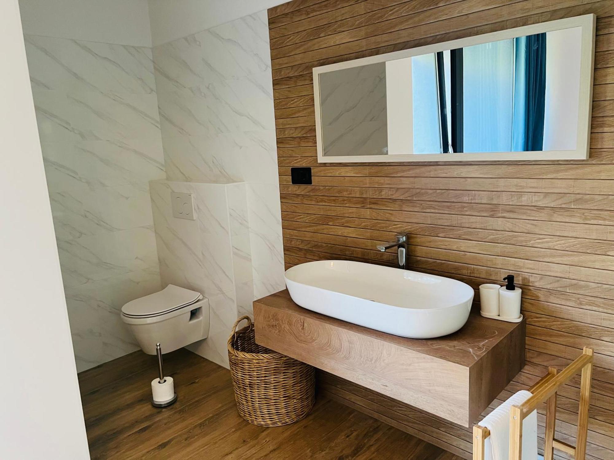 Vila Prisunca Jacuzzi & Swimming Pool بازين المظهر الخارجي الصورة